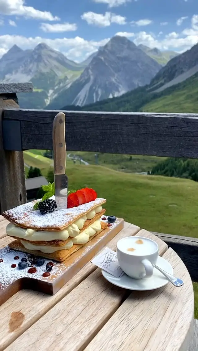 When in Arosa - go for a dessert at @alpenblickarosa🇨🇭and try their legendary giant Mille-feuille! 

#myswitzerland #arosa #alpenblickarosa #swissglam #visitswitzerland