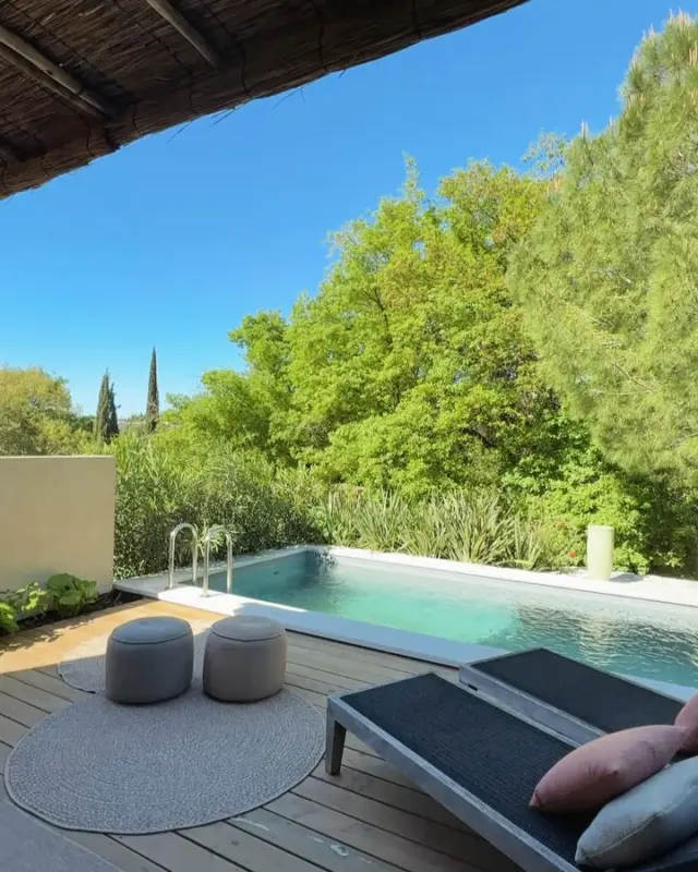 French Riviera escape: A family story rooted in art, hospitality, and design 🌴 @toileblanche — a suite-only boutique hotel in Saint-Paul de Vence with lush gardens, two pools, gourmet dining, and an inspiring contemporary art space.
Enjoyed our stay in a villa two floor suite with a private patio and a plunge pool! 

#ToileBlanche #SaintPauldeVence #BoutiqueHotel #ArtAndHospitality #FrenchRiviera #swissglam #swissglamontour #cotedazur #FrenchRivierahotel