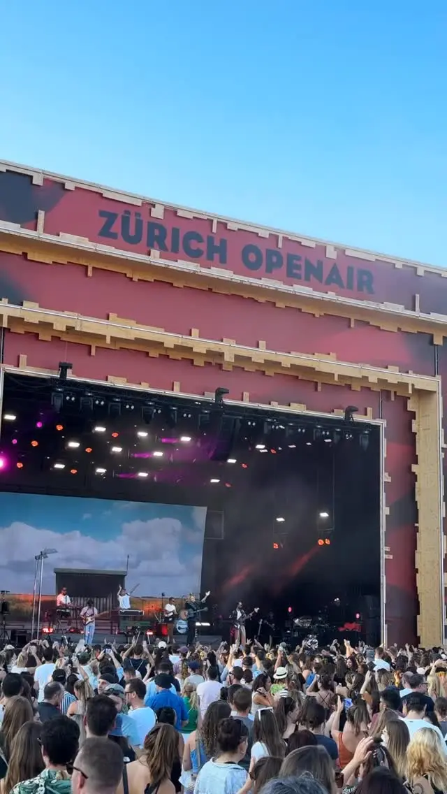 @zurichopenair 2024🎶 brought lots of great music acts, amazing atmosphere with food stands, several stages, thrift stores (got my had at @ricardo_ch one), discovery spaces & sun!

#zurich #цюрих #швейцария #swissglam #swissblog #swissblogger #visitzurich #myswitzerland #zoa #zoa24 #zurichopenair #zurichopenair2024