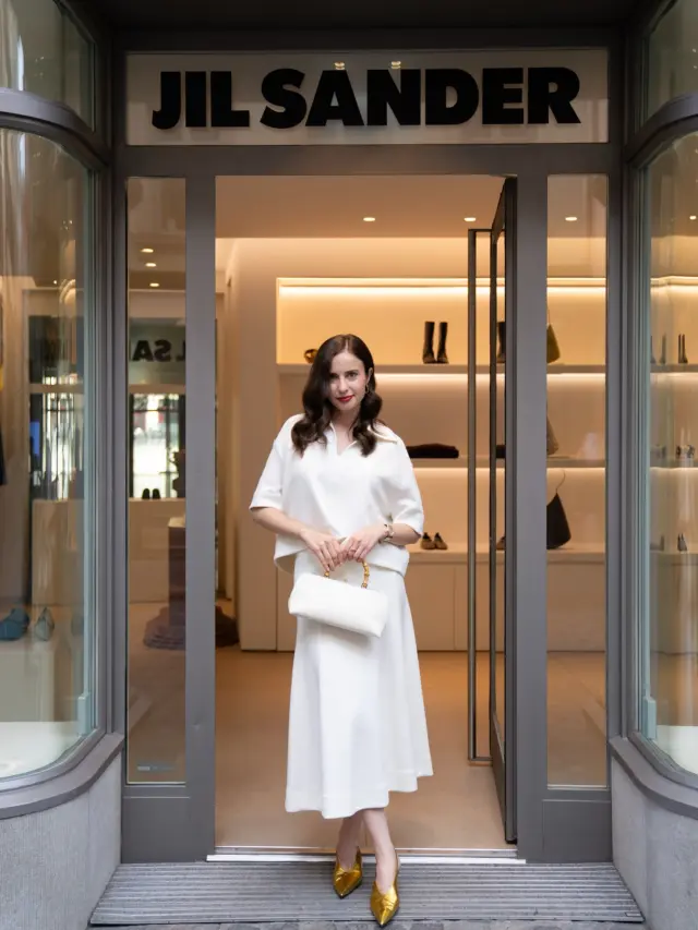 An elegant summer evening with @jilsander in Zurich🥂: happy to host the Jil Sander Zurich Summer Cocktail with @swissglam guests, where we all explored the timeless aesthetics of the latest collections — from refined summer looks to the purity of the men’s line.

Great outfits inspirations for the upcoming summer holidays and art events! 

By @swissglam_agency 📷 @diadio.anastasia 
#jilsander #zurich #swissglam